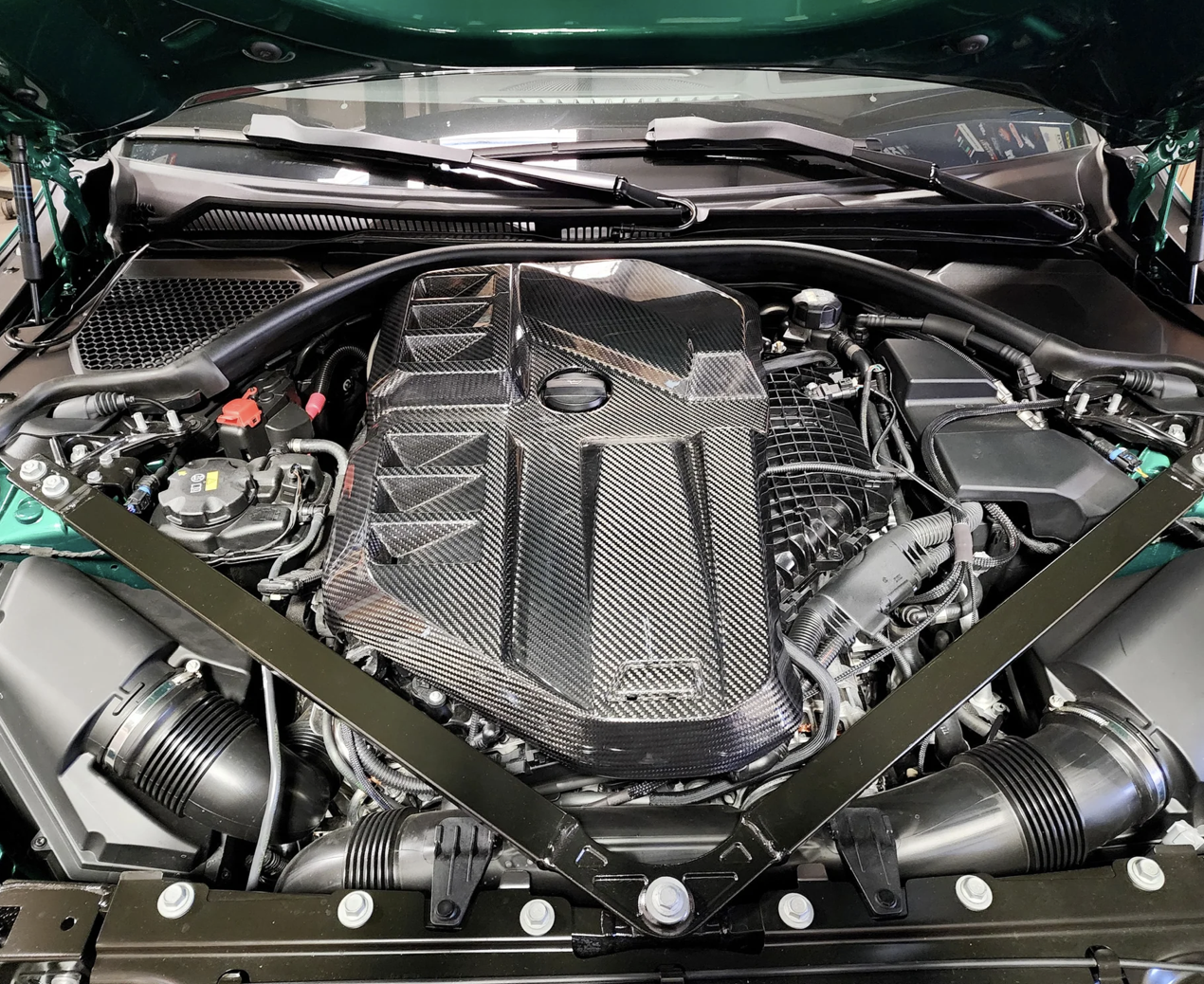 G80/G82 CARBON FIBER ENGINE COVER